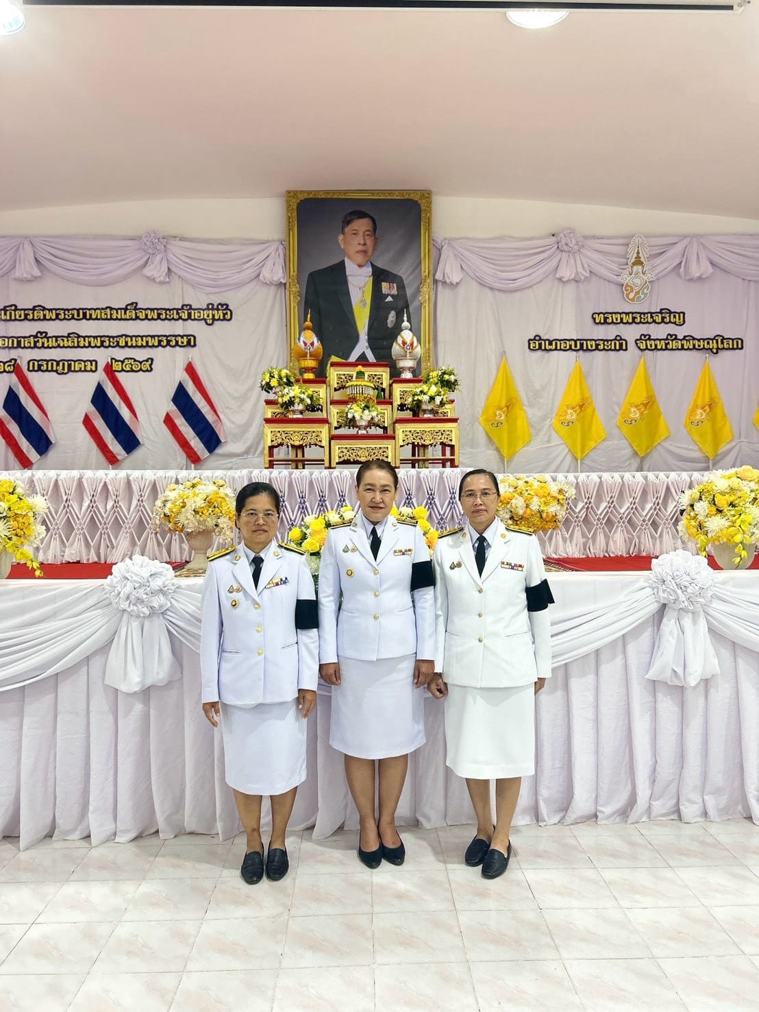 สพอ.บางระกำ : ร่วมพิธีเจริญพระพุทธมนต์ และทำบุญตักบาตรถวายพระราชกุศล เฉลิมพระเกียรติ พระบาทสมเด็จพระเจ้าอยู่หัว เนื่องในโอกาสวันเฉลิมพระชนมพรรษา 28 กรกฎาคม 2569 พร้อมถวายสัตย์ปฏิญาณเพื่อเป็นข้าราชการที่ดีและพลังของแผ่นดินและแสดงออกถึงความจงรักภักดี เทิดทูนสถาบันพระมหากษัตริย์ และสำนึกในพระบาทสมเด็จเจ้าอยู่หัวที่ทรงปฏิบัติบำเพ็ญพระราชกรณียกิจเพื่อความผาสุกของราษฎรและประเทศชาติ  โดยมี นายธีรศักดิ์ ศรีสมพงษ์ นายอำเภอบางระกำ เป็นประธาน