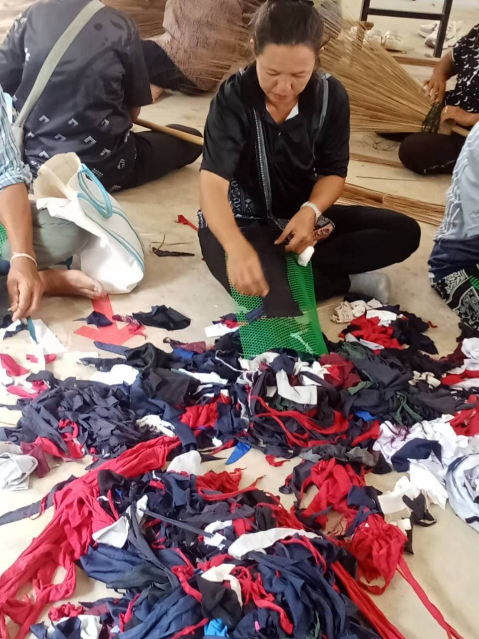  สพอ.บางระกำ : จัดกิจกรรมการพัฒนาคุณภาพชีวิตครัวเรือนยากจนตามหลักปรัชญาเศรษฐกิจพอเพียง