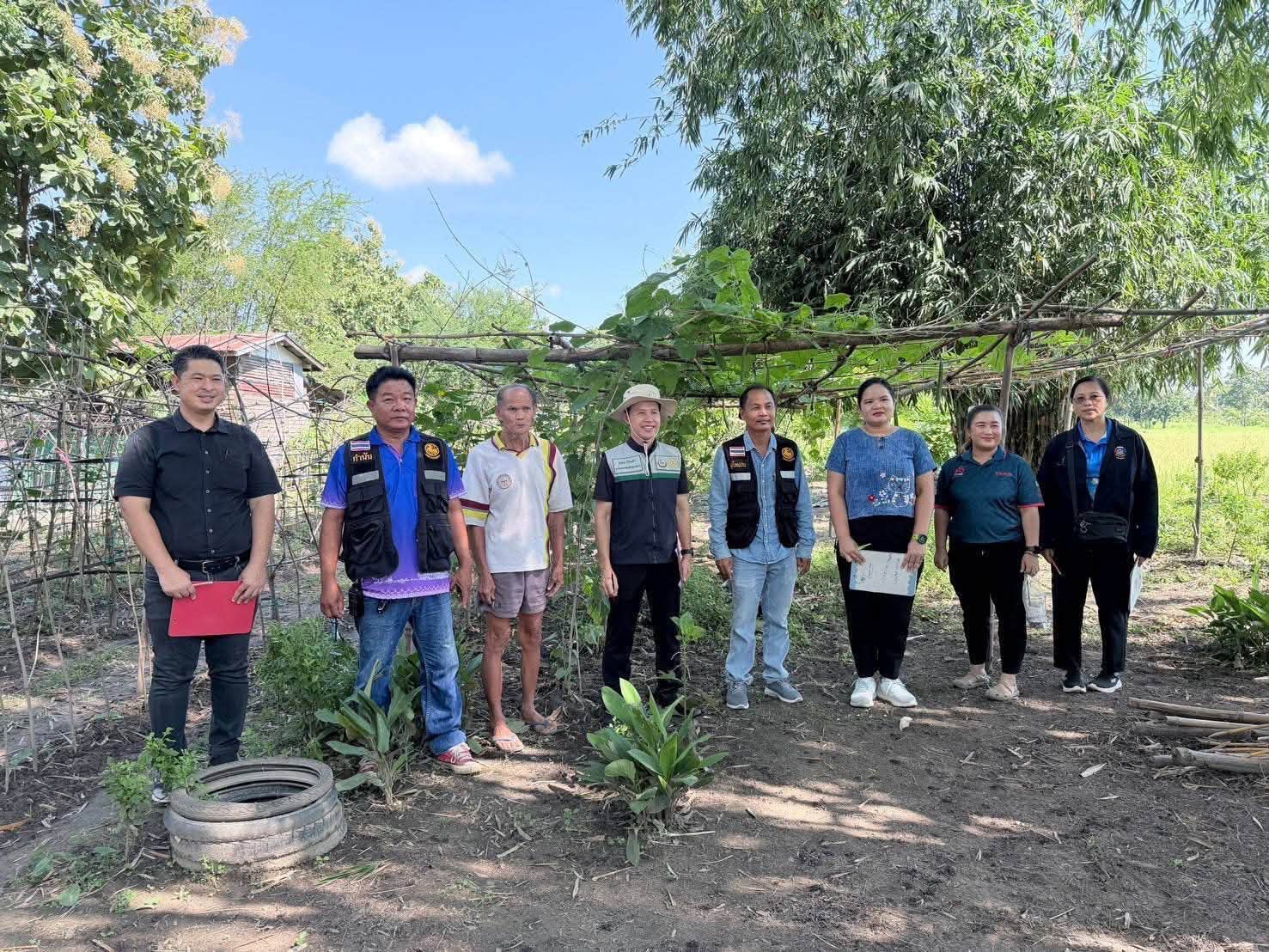  สพอ.บางระกำ ร่วมตรวจประเมินกิจกรรมหนึ่งครัวเรือนต้นแบบปลูกผักสวนครัว สร้างความมั่นคงทางอาหารอย่างยั่งยืน