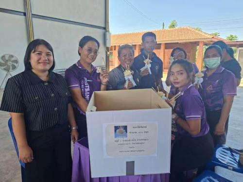 สพอ.บางระกำ ร่วมกิจกรรมประดิษฐ์ดอกไม้จันทน์พระราชทาน น้อมถวายความอาลัยแด่สมเด็จพระนางเจ้าสิริกิติ์ พระบรมราชินีนาถ พระบรมราชชนนีพันปีหลวง